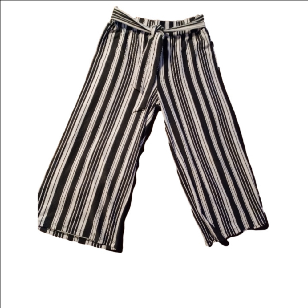 NO COMMENT, GIRLS BLACK AND WHITE PANTS, SIZE 7/8. - Picture 2 of 3